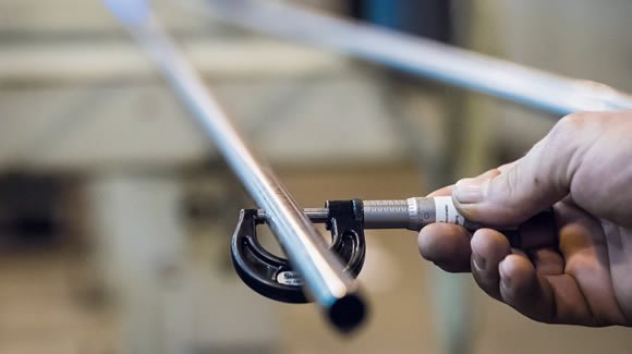 How to Accurately Measure Pipe Wall Thickness Using a Micrometer